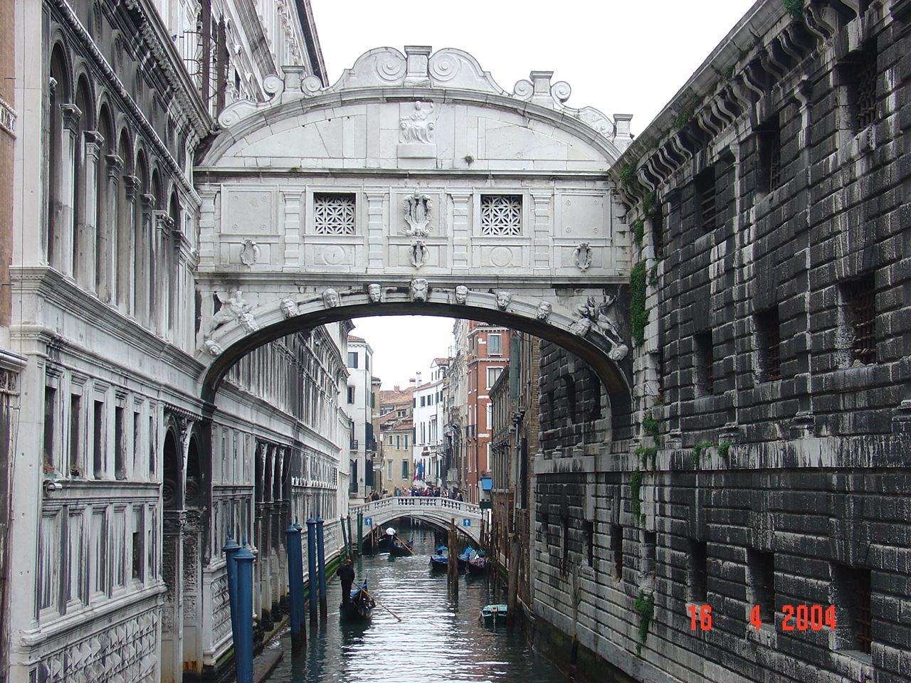 Мост вздохов в городе Венеция