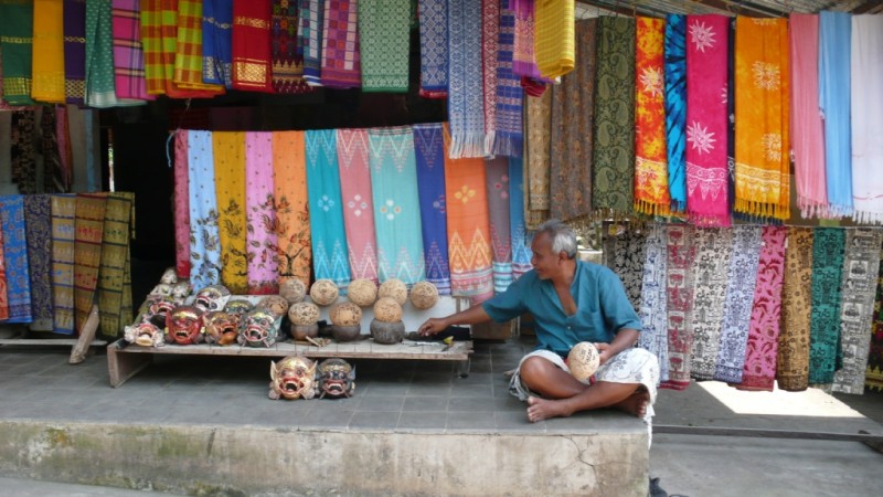 Sarong Dealer, Bali